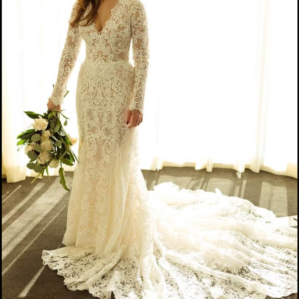 Long sleeve lace wedding dress